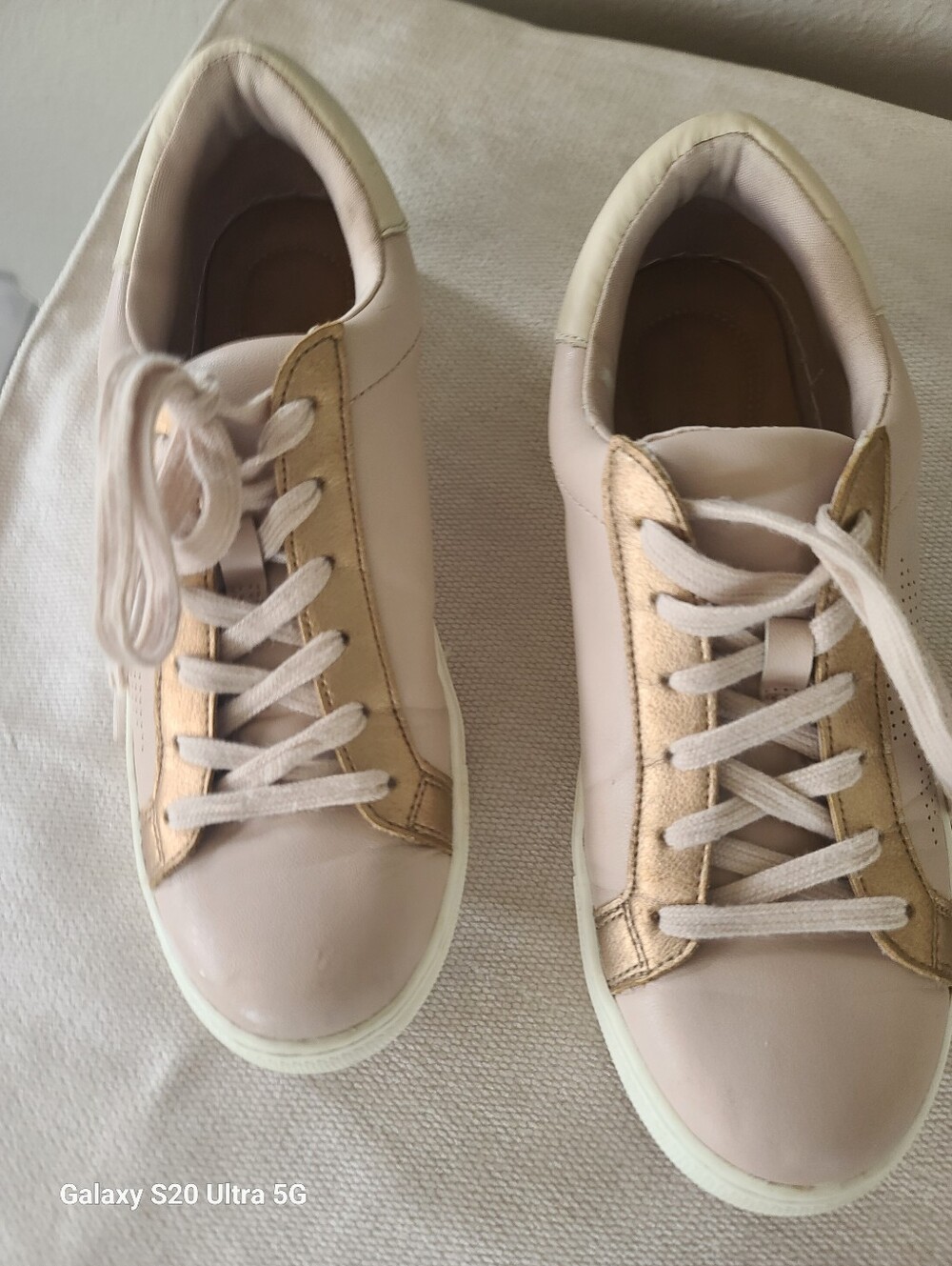 Universal Thread Blush Pink Sneakers with Gold Trim Size 8